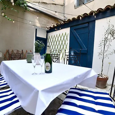 Cosy Traditional Old Stone Townhouse In Bastide Carcassonne