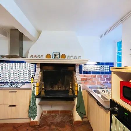 Cosy Traditional Old Stone Townhouse In Bastide *