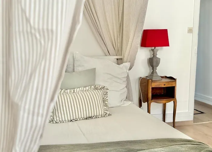 Holiday home Cosy Traditional Old Stone Townhouse In Bastide Carcassonne