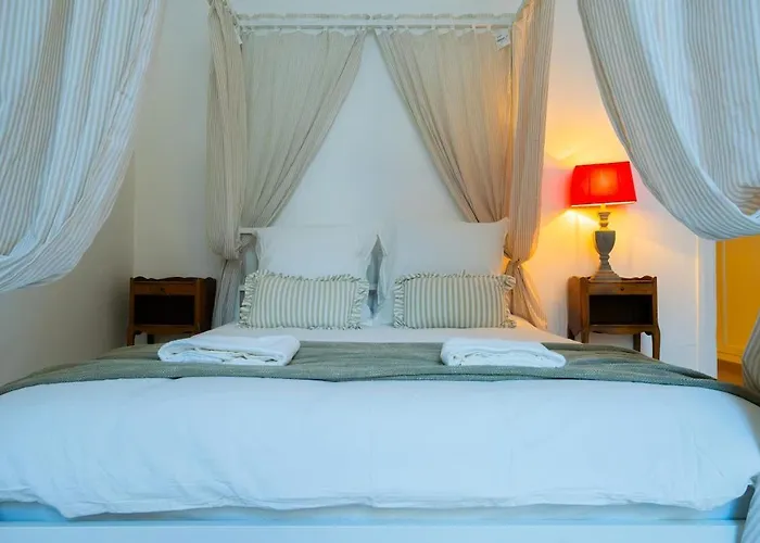 Cosy Traditional Old Stone Townhouse In Bastide Carcassonne