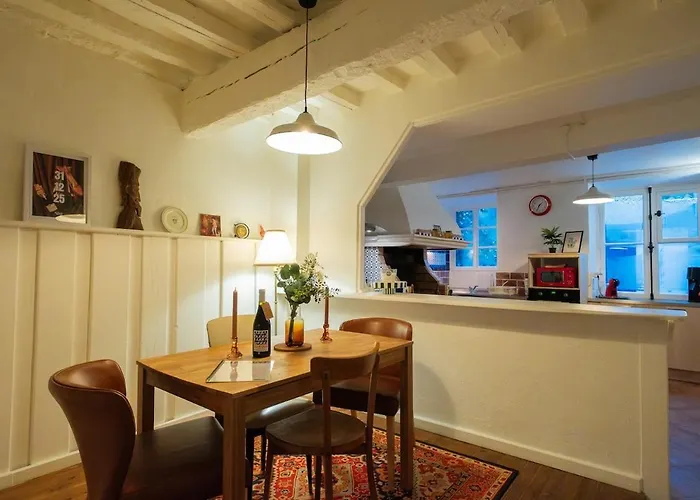 Cosy Traditional Old Stone Townhouse In Bastide Holiday home Carcassonne