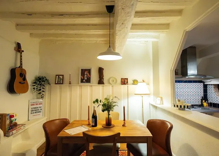Cosy Traditional Old Stone Townhouse In Bastide Holiday home